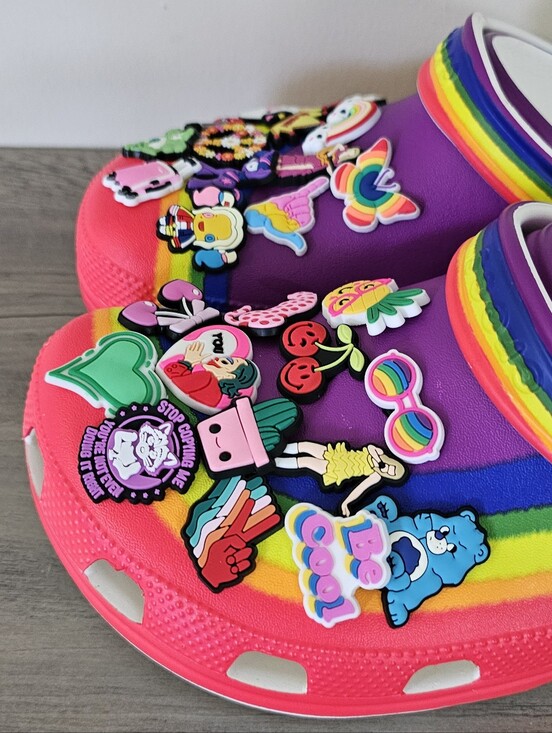 CROCS Classic Red Rainbow Stripes Colorful Charms Men 11  Clog Y2k Festive main image 9